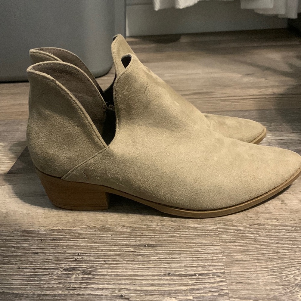 5/$25 Ankle booties